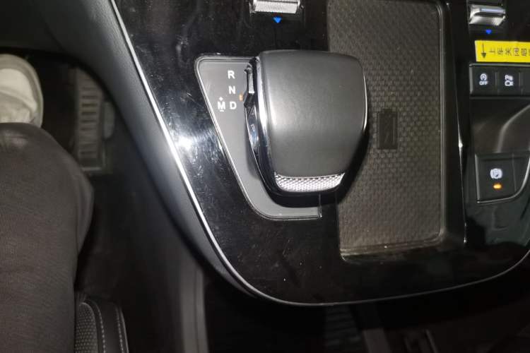 Used Hongqi HQ9 2023 2.0T Smart Connect Flagship Edition Gear Lever