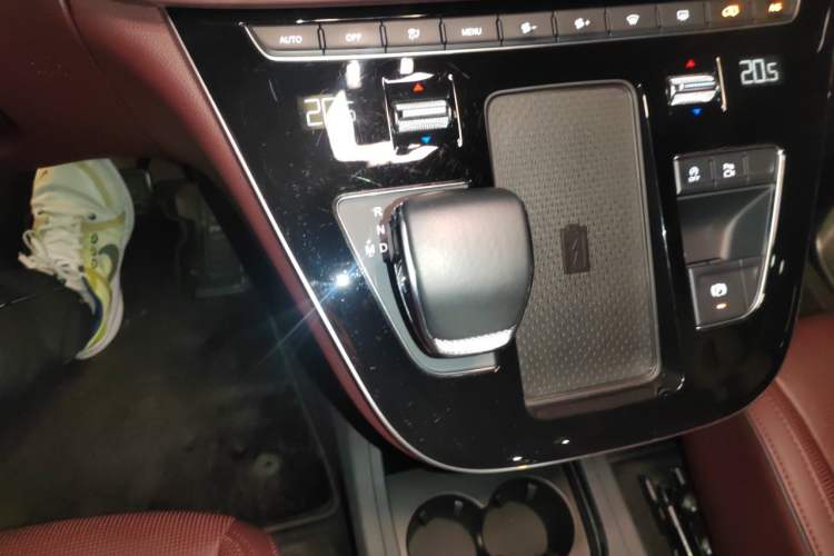 Used Hongqi HQ9 2023 2.0T Smart Connect Flagship Edition Gear Lever