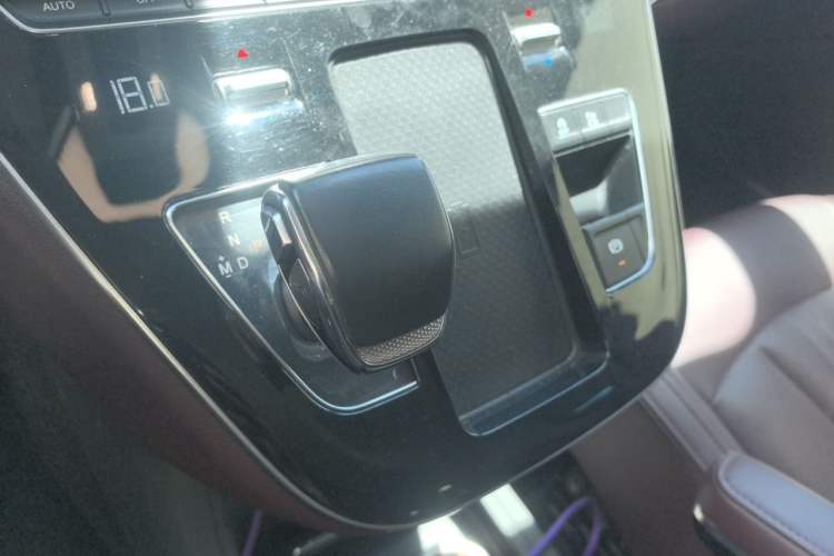 Used Hongqi HQ9 2023 2.0T Smart Connect Flagship Edition Gear Lever