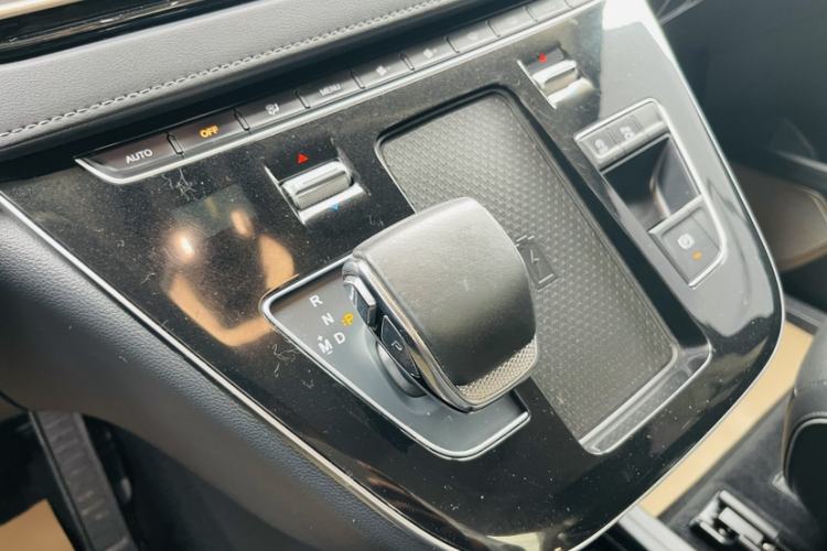 Used Hongqi HQ9 2023 2.0T Smart Connect Flagship Edition Gear Lever