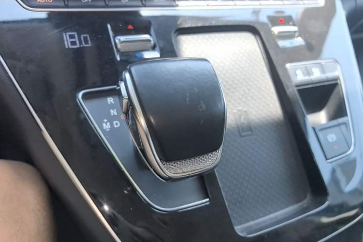 Used Hongqi HQ9 2023 2.0T Smart Connect Flagship Edition Gear Lever