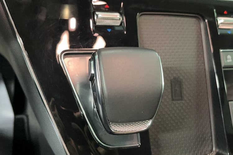 Used Hongqi HQ9 2023 2.0T Smart Connect Flagship Edition Gear Lever