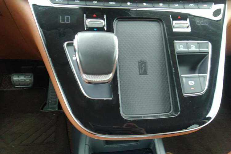 Used Hongqi HQ9 2023 2.0T Smart Connect Flagship Edition Gear Lever