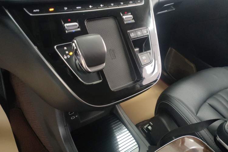 Used Hongqi HQ9 2023 2.0T Smart Connect Flagship Edition Gear Lever