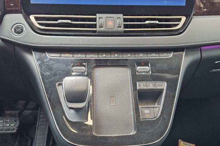 Used Hongqi HQ9 2023 2.0T Smart Connect Flagship Edition Gear Lever