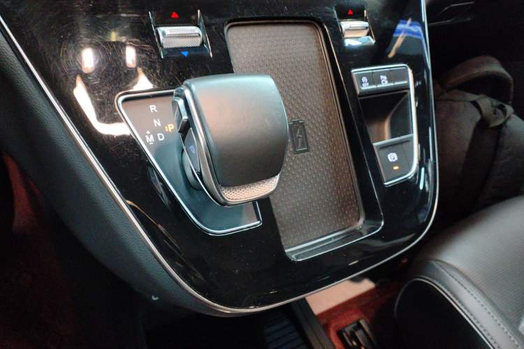 Used Hongqi HQ9 2023 2.0T Smart Connect Flagship Edition Gear Lever