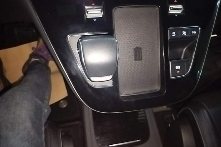 Used Hongqi HQ9 2023 2.0T Smart Connect Flagship Edition Gear Lever