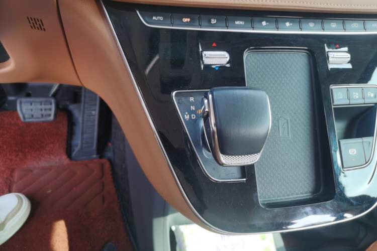 Used Hongqi HQ9 2023 2.0T Smart Connect Flagship Edition Gear Lever
