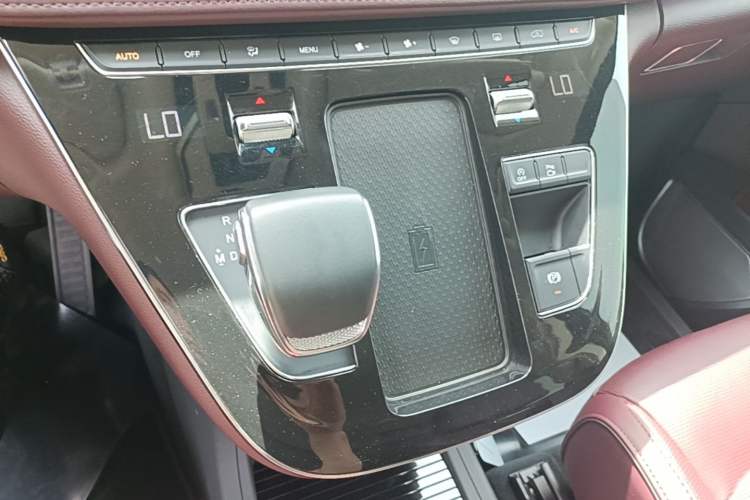 Used Hongqi HQ9 2023 2.0T Smart Connect Flagship Edition Gear Lever