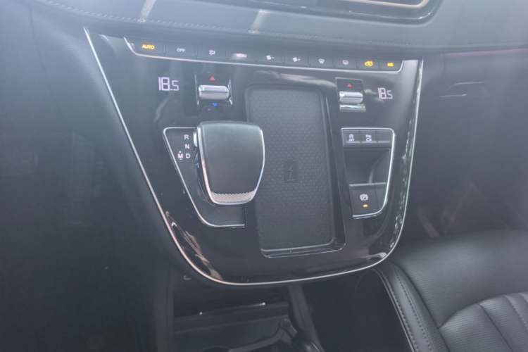 Used Hongqi HQ9 2023 2.0T Smart Connect Flagship Edition Gear Lever