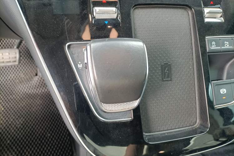 Used Hongqi HQ9 2023 2.0T Smart Connect Flagship Edition Gear Lever