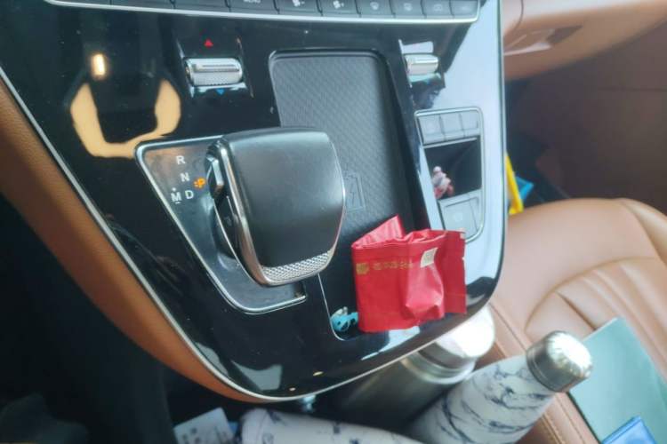 Used Hongqi HQ9 2023 2.0T Smart Connect Flagship Edition Gear Lever