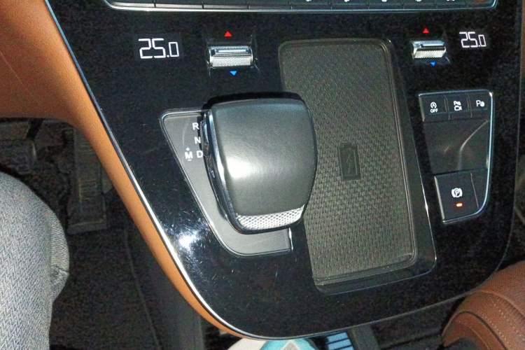 Used Hongqi HQ9 2023 2.0T Smart Connect Flagship Edition Gear Lever