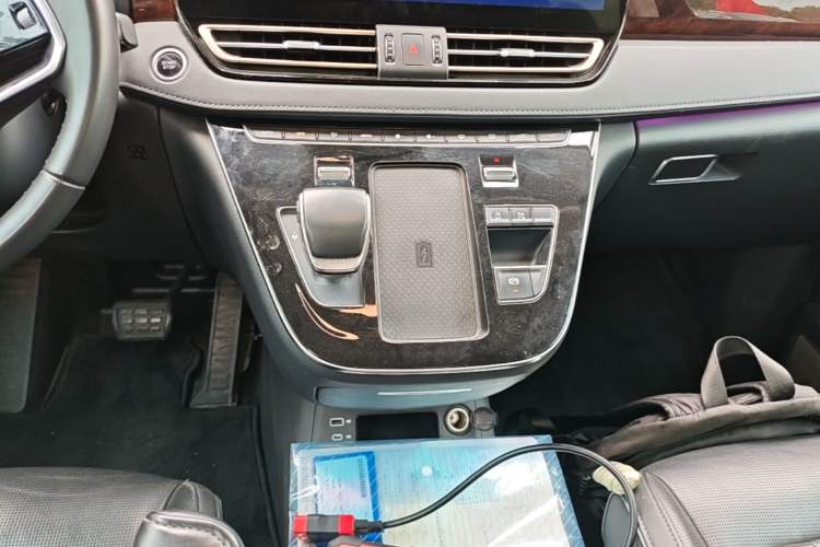 Used Hongqi HQ9 2023 2.0T Smart Connect Flagship Edition Gear Lever