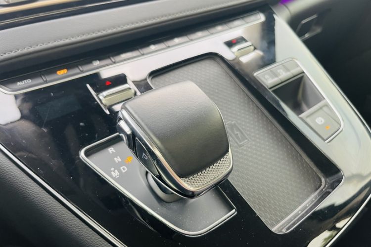 Used Hongqi HQ9 2023 2.0T Smart Connect Flagship Edition Gear Lever