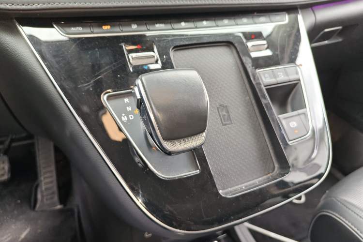 Used Hongqi HQ9 2023 2.0T Smart Connect Flagship Edition Gear Lever