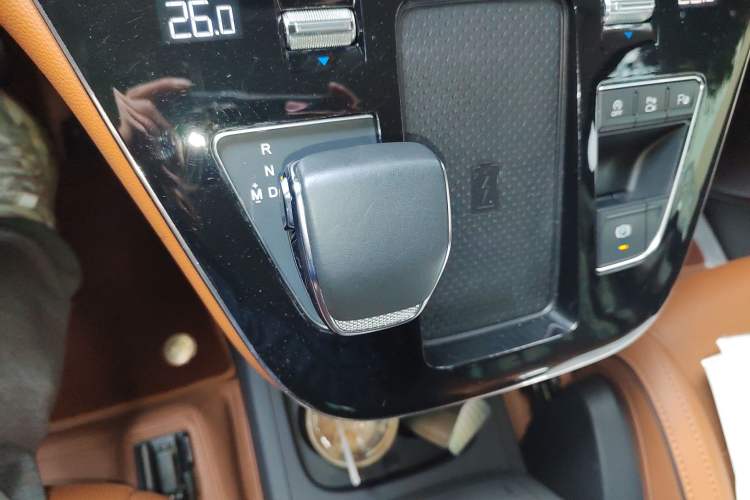 Used Hongqi HQ9 2023 2.0T Smart Connect Flagship Edition Gear Lever