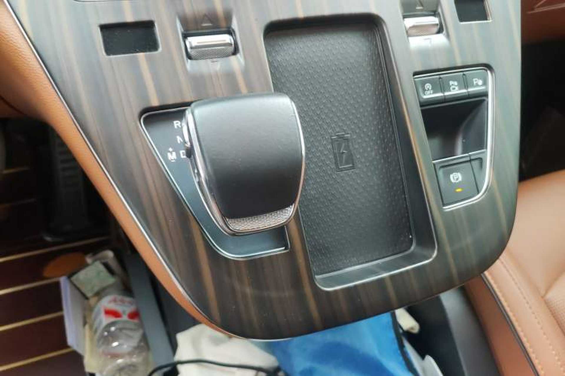 Used Hongqi HQ9 2023 2.0T Smart Connect Flagship Edition Gear Lever