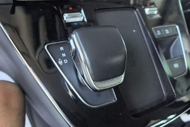 Used Hongqi HQ9 2023 2.0T Smart Connect Flagship Edition Gear Lever