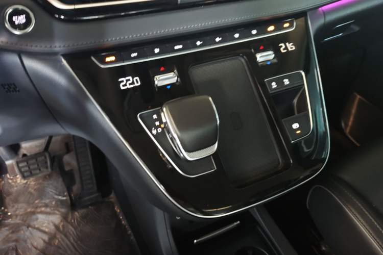 Used Hongqi HQ9 2023 2.0T Smart Connect Flagship Edition Gear Lever