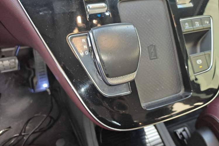 Used Hongqi HQ9 2023 2.0T Smart Connect Flagship Edition Gear Lever