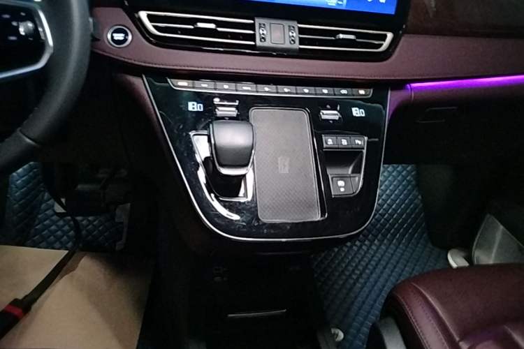 Used Hongqi HQ9 2023 2.0T Smart Connect Flagship Edition Gear Lever