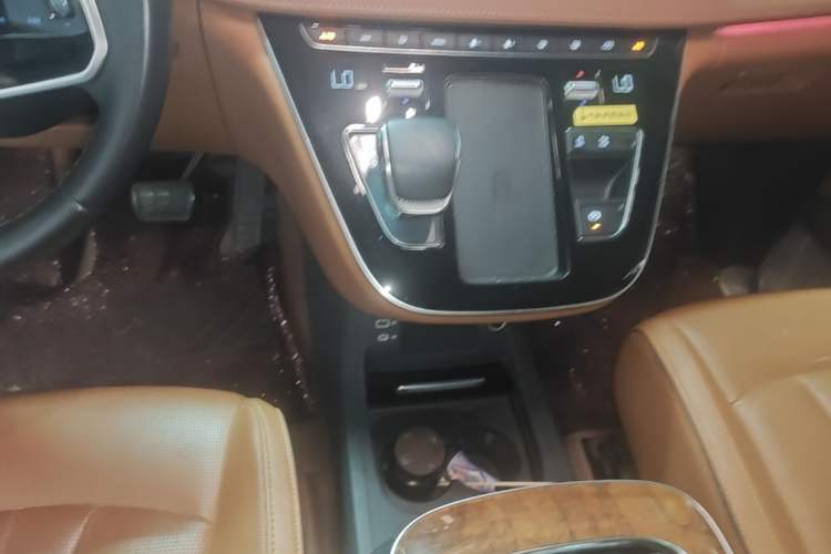 Used Hongqi HQ9 2023 2.0T Smart Connect Flagship Edition Gear Lever