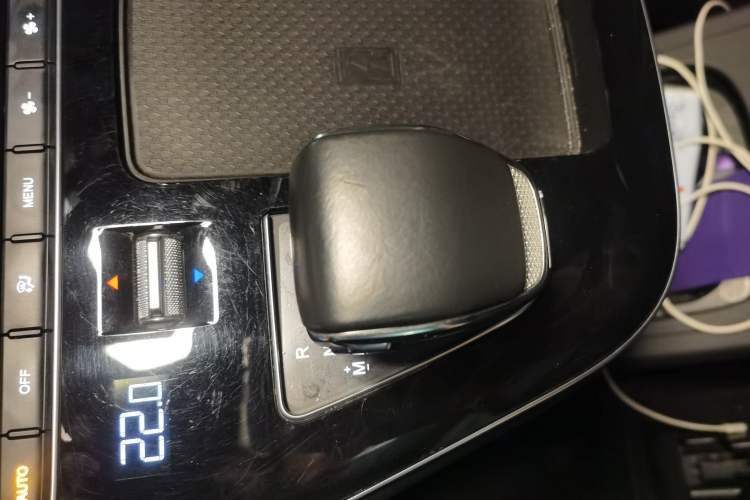 Used Hongqi HQ9 2023 2.0T Smart Connect Flagship Edition Gear Lever