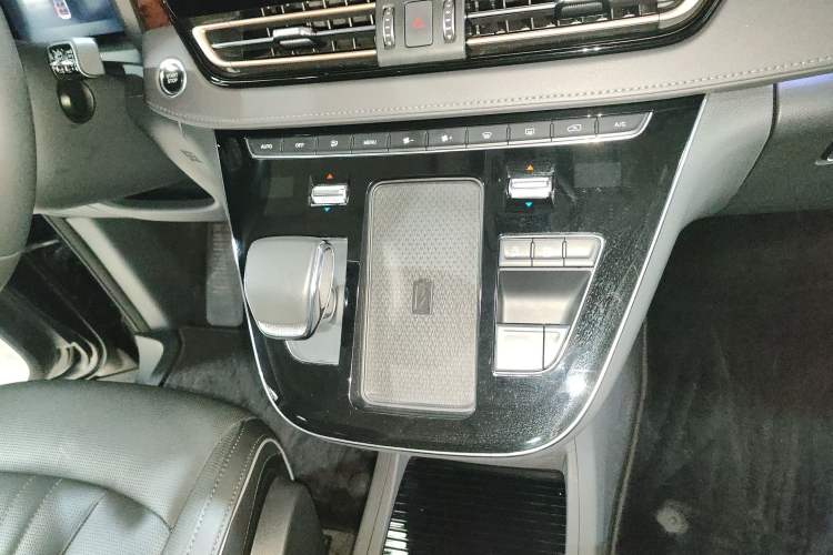Used Hongqi HQ9 2023 2.0T Smart Connect Flagship Edition Gear Lever