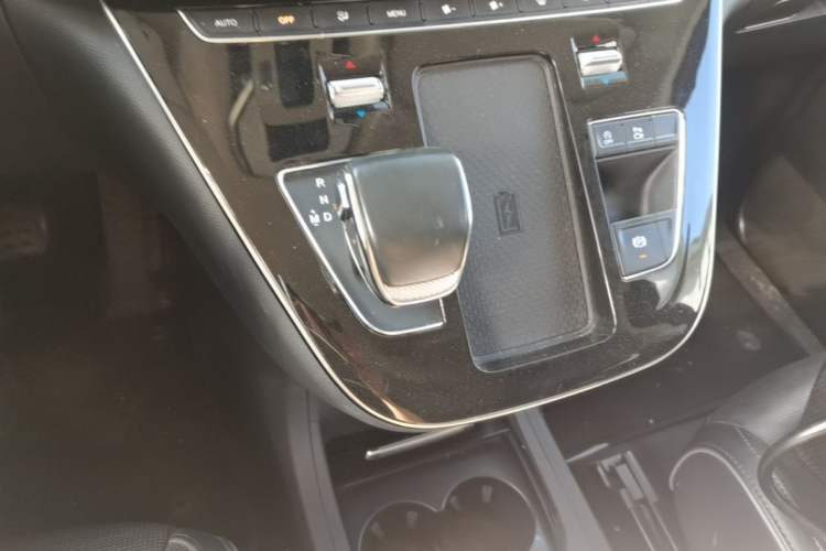 Used Hongqi HQ9 2023 2.0T Smart Connect Flagship Edition Gear Lever