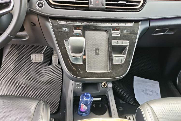 Used Hongqi HQ9 2023 2.0T Smart Connect Flagship Edition Gear Lever