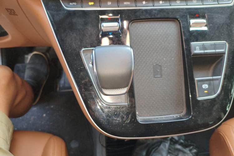 Used Hongqi HQ9 2023 2.0T Smart Connect Flagship Edition Gear Lever