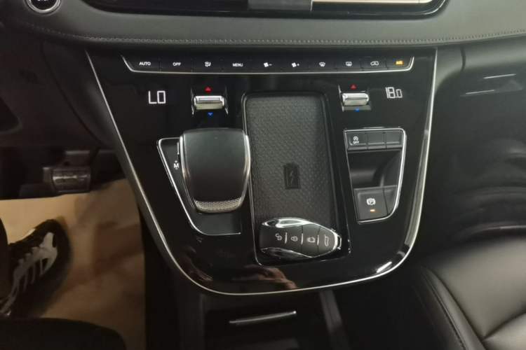 Used Hongqi HQ9 2023 2.0T Smart Connect Flagship Edition Gear Lever