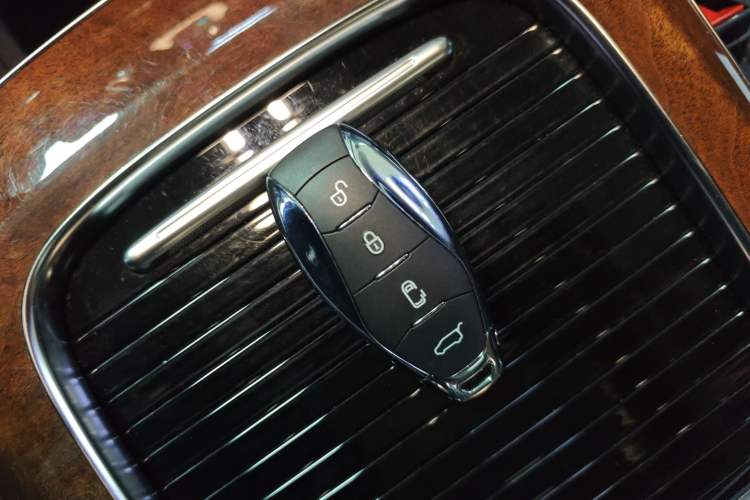 Used Hongqi HQ9 2023 2.0T Smart Connect Flagship Edition Interior 1