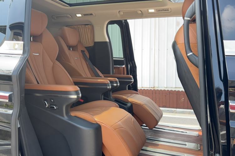 Used Hongqi HQ9 2023 2.0T Smart Connect Flagship Edition Interior 1