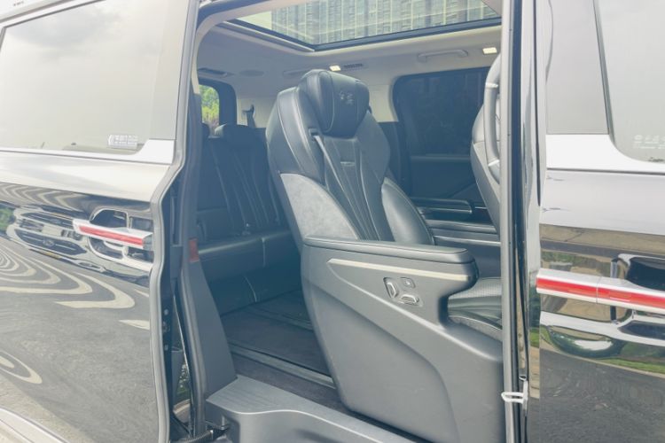 Used Hongqi HQ9 2023 2.0T Smart Connect Flagship Edition Interior 1
