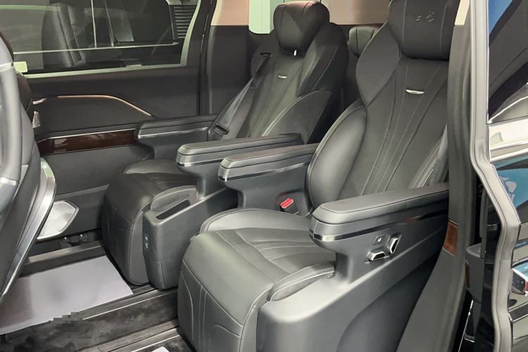 Used Hongqi HQ9 2023 2.0T Smart Connect Flagship Edition Interior 1