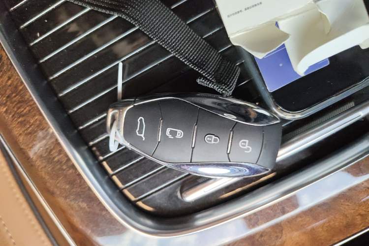 Used Hongqi HQ9 2023 2.0T Smart Connect Flagship Edition Interior 1
