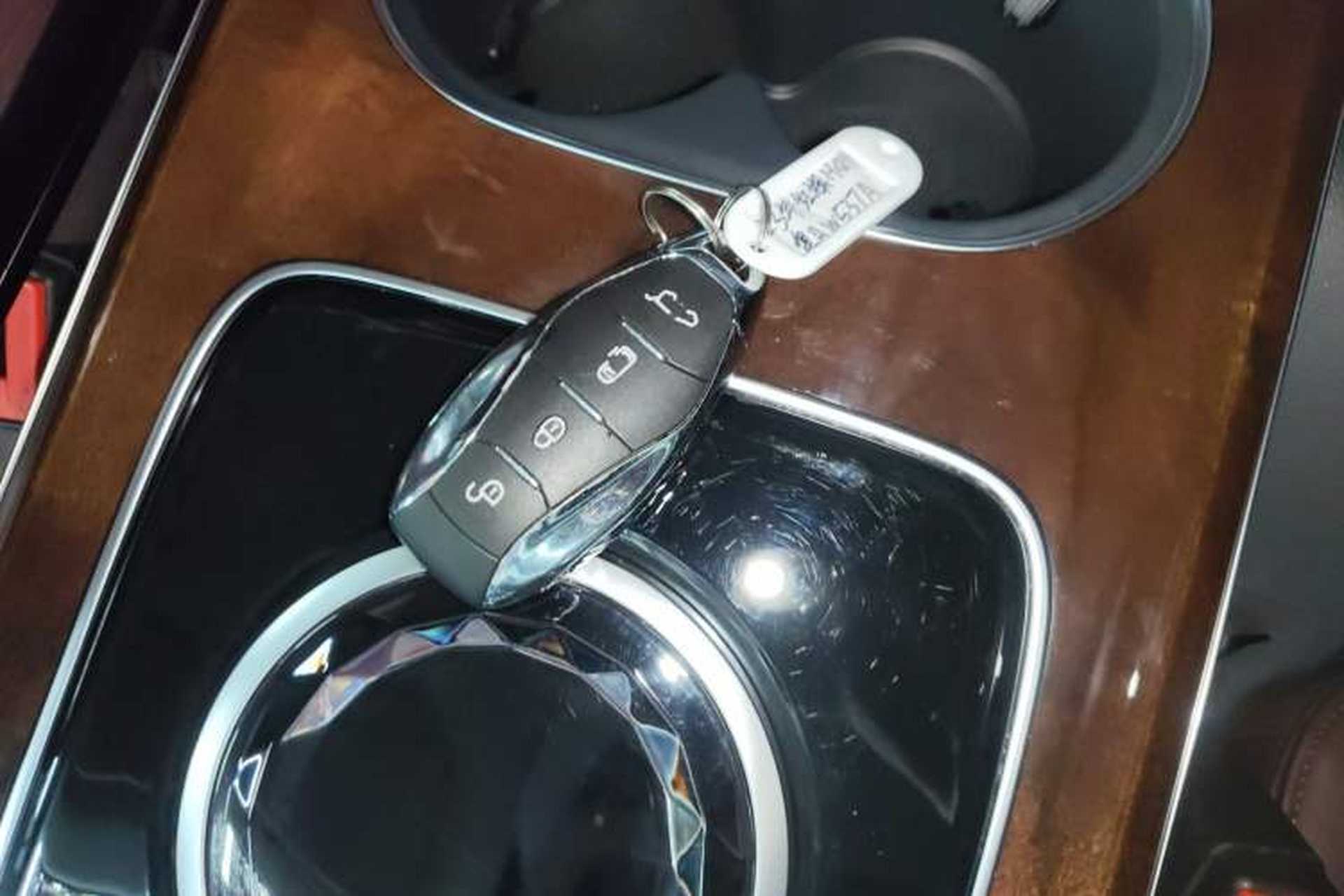 Used Hongqi HQ9 2023 2.0T Smart Connect Flagship Edition Interior 1