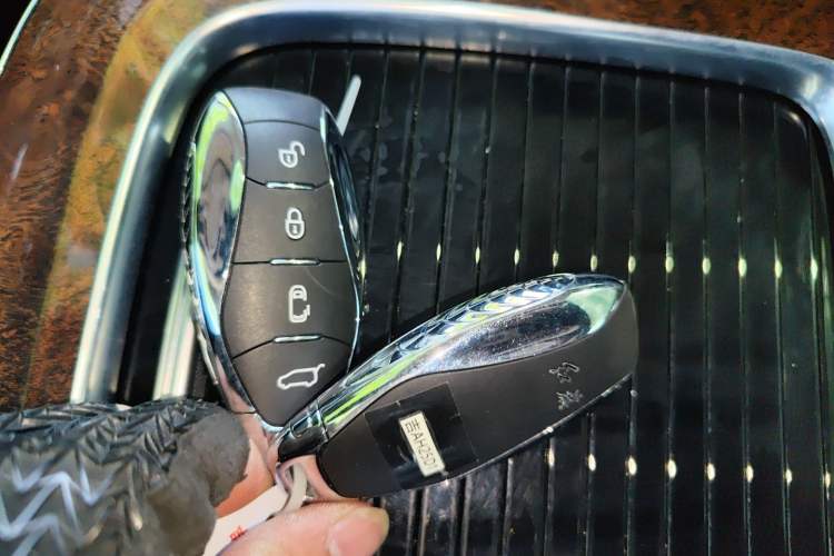Used Hongqi HQ9 2023 2.0T Smart Connect Flagship Edition Interior 1