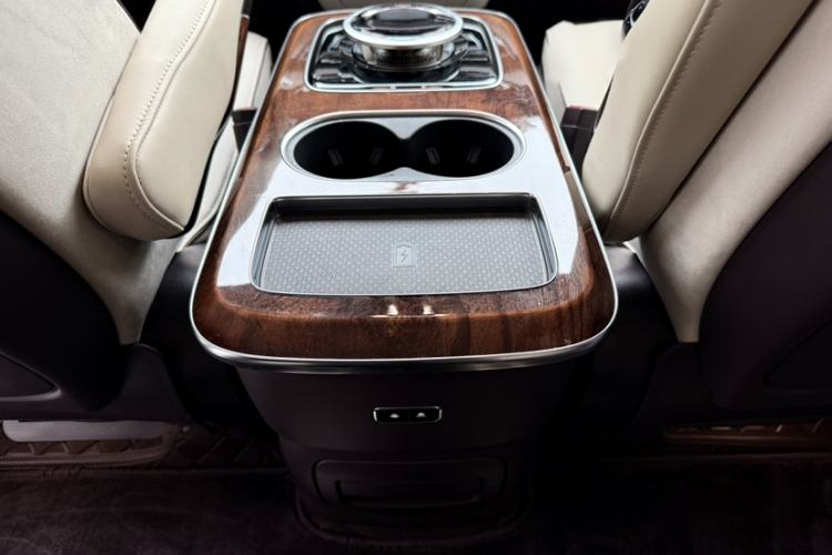 Used Hongqi HQ9 2023 2.0T Smart Connect Flagship Edition Interior 11