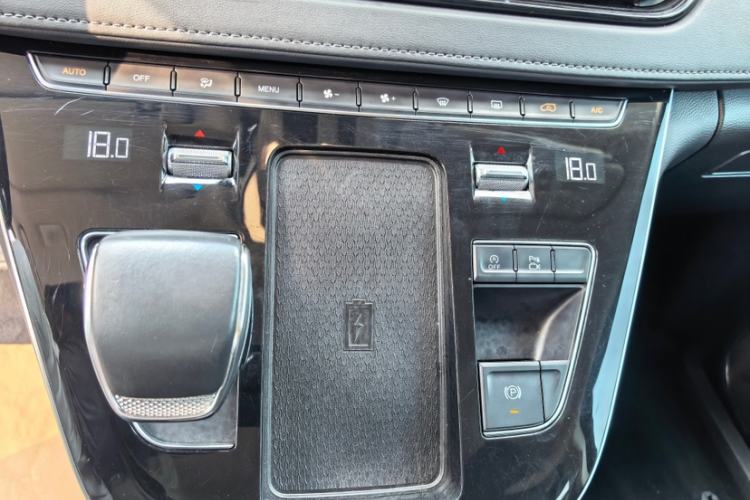 Used Hongqi HQ9 2023 2.0T Smart Connect Flagship Edition Interior 3