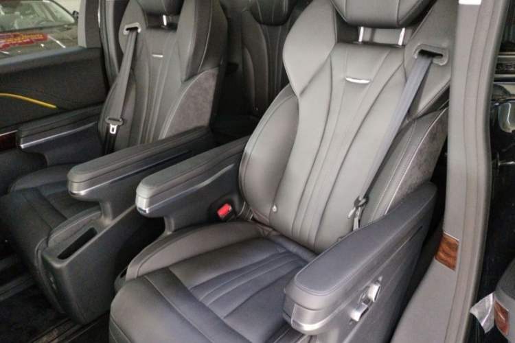 Used Hongqi HQ9 2023 2.0T Smart Connect Flagship Edition Interior 3