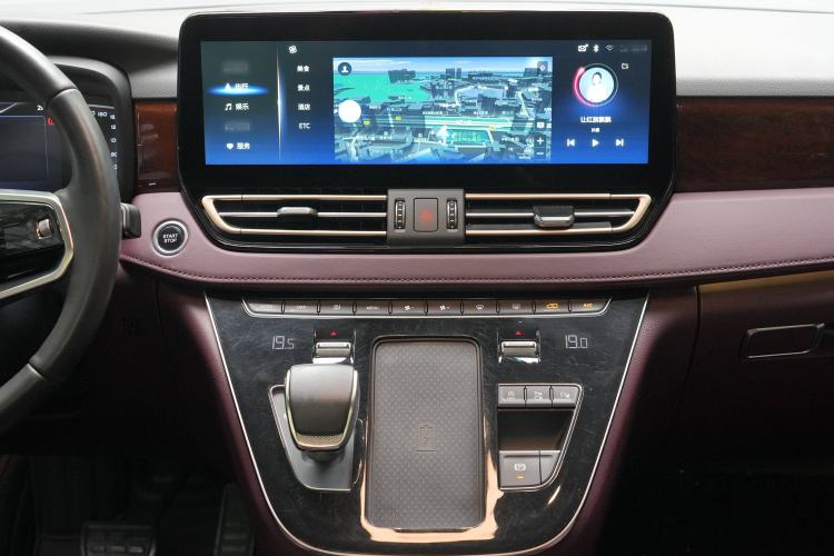 Used Hongqi HQ9 2023 2.0T Smart Connect Flagship Edition Interior 3
