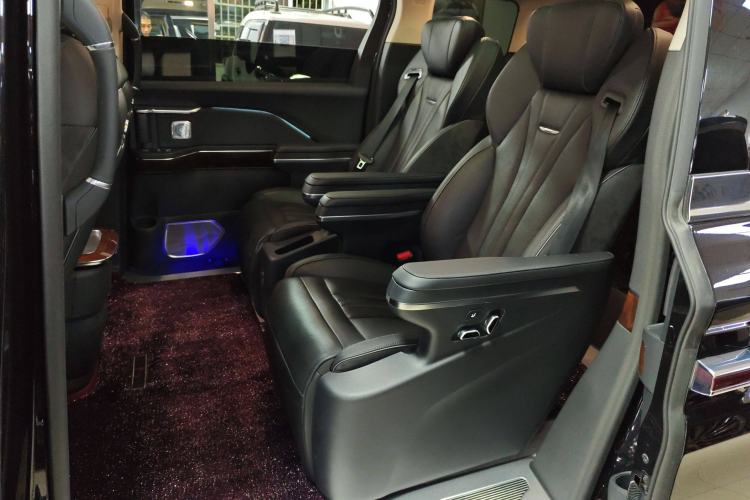 Used Hongqi HQ9 2023 2.0T Smart Connect Flagship Edition Interior 4