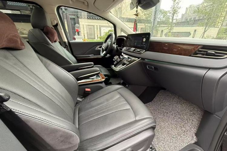 Used Hongqi HQ9 2023 2.0T Smart Connect Flagship Edition Interior 4