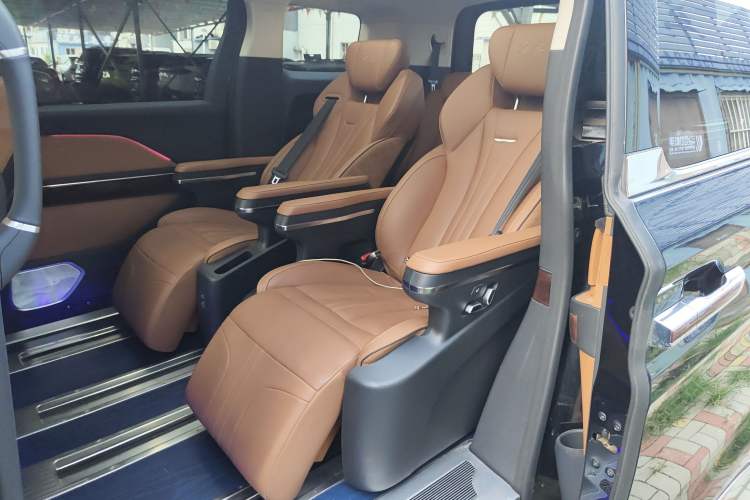 Used Hongqi HQ9 2023 2.0T Smart Connect Flagship Edition Interior 4