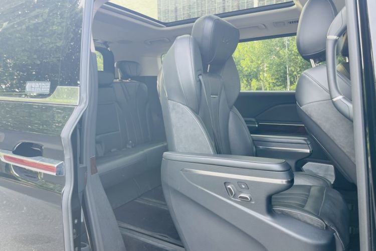 Used Hongqi HQ9 2023 2.0T Smart Connect Flagship Edition Interior 4
