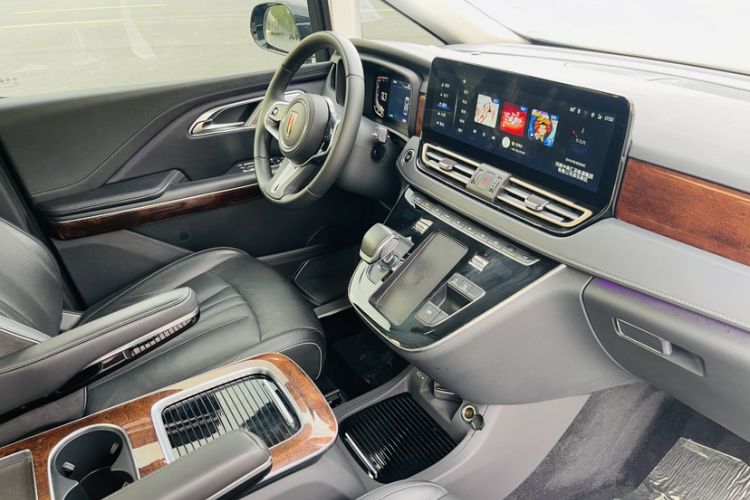 Used Hongqi HQ9 2023 2.0T Smart Connect Flagship Edition Interior 4