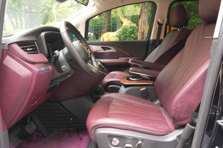 Used Hongqi HQ9 2023 2.0T Smart Connect Flagship Edition Interior 4